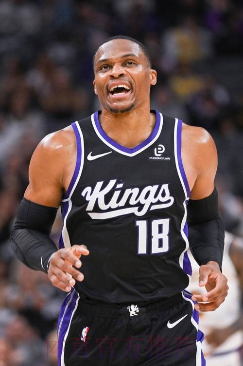 威少全场12中6，三分6中3得到15分6篮板10助攻1抢断1盖帽